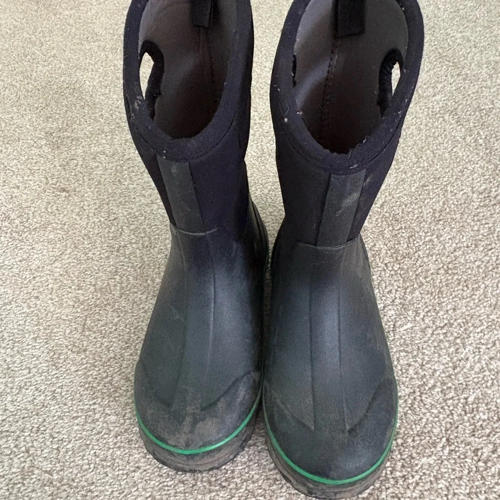 BOGS Black and Green Rain Boots Youth US Size‎ 3 EU 35